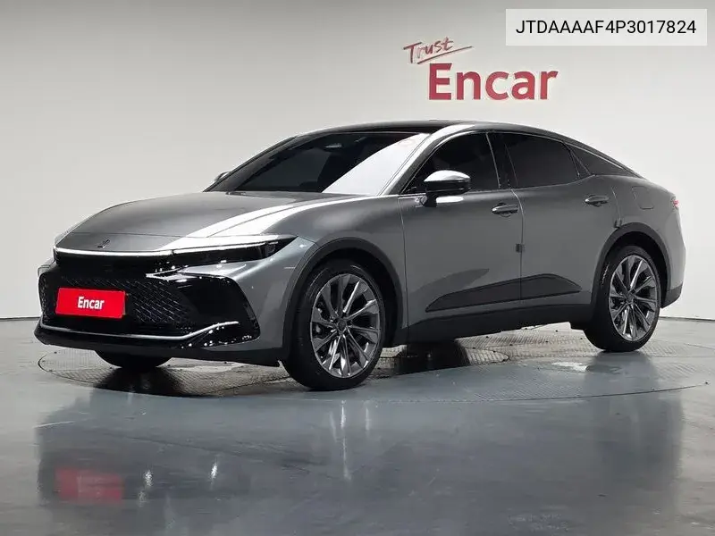 Toyota Crown 2023 года выпуска
