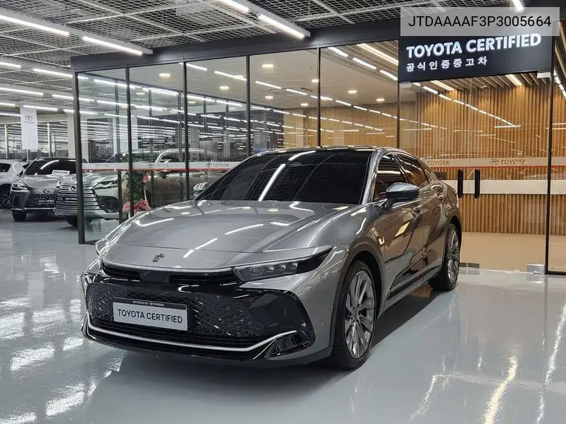 Toyota Crown 2023 года выпуска