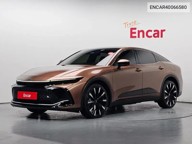 Toyota Crown 2023 года выпуска
