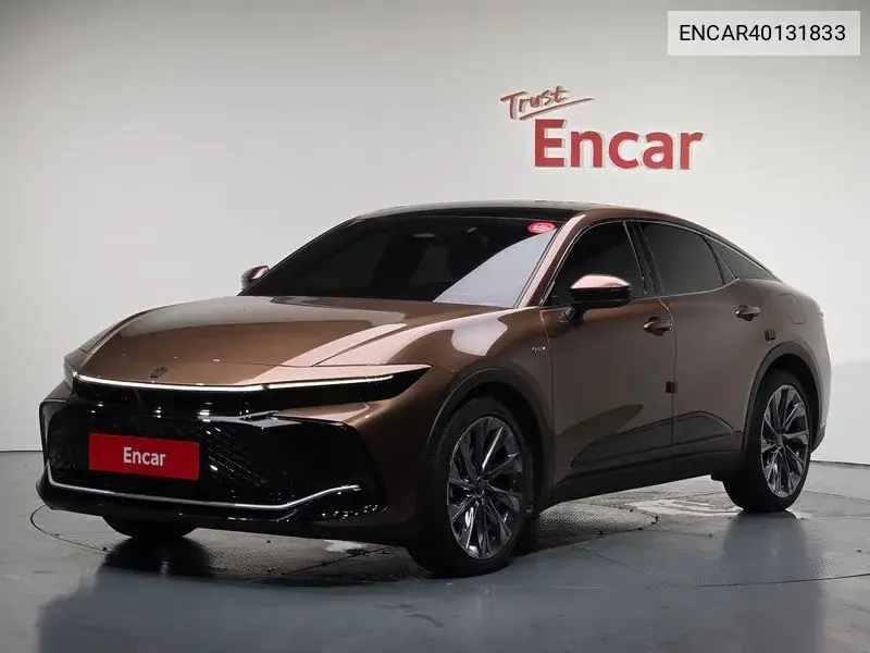 Toyota Crown 2023 года выпуска