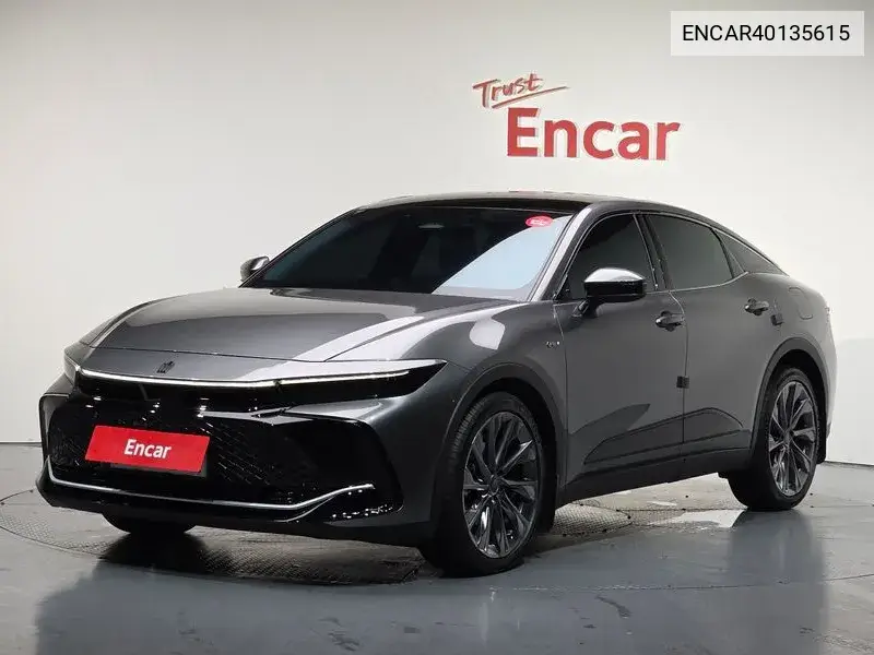Toyota Crown 2023 года выпуска