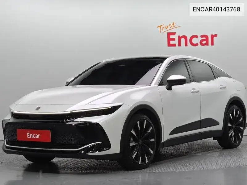 Toyota Crown 2023 года выпуска