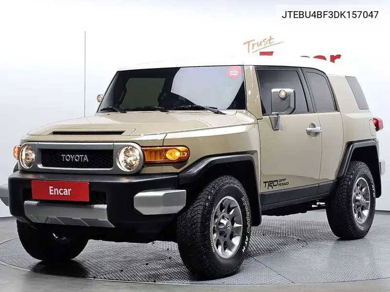 Toyota FJ Cruiser 2013 года выпуска