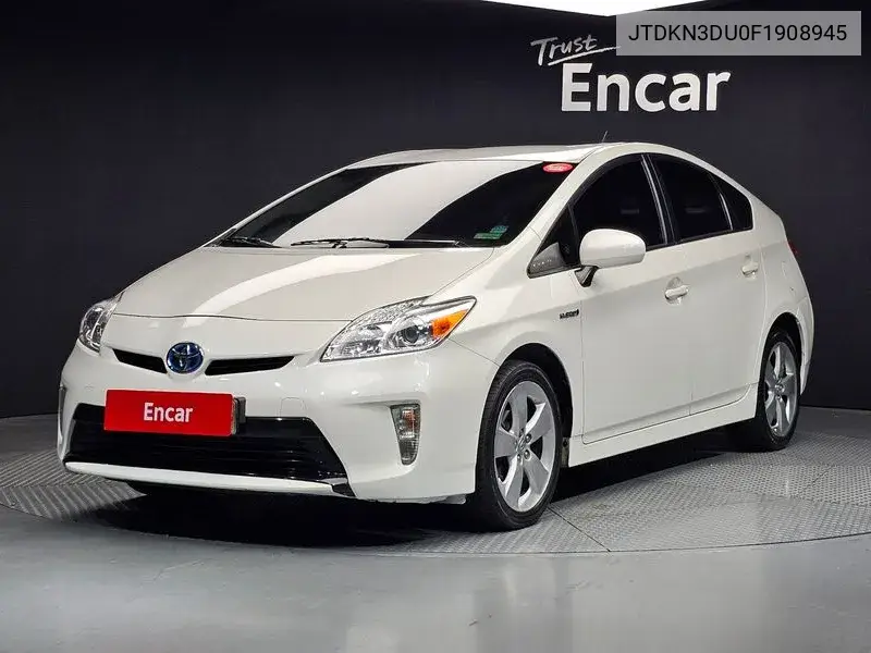 Toyota Prius 2015 года выпуска