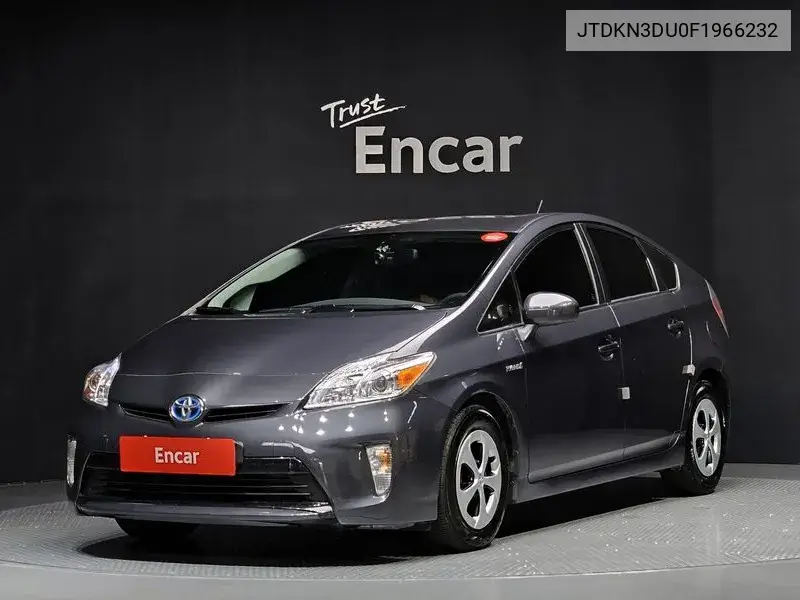 Toyota Prius 2015 года выпуска