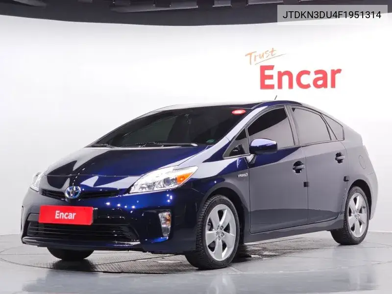 Toyota Prius 2015 года выпуска