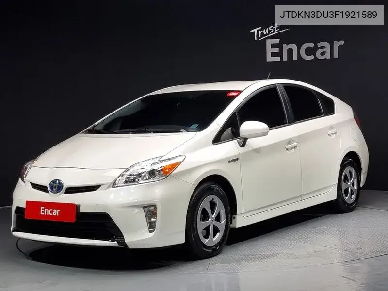 Toyota Prius 2015 года выпуска