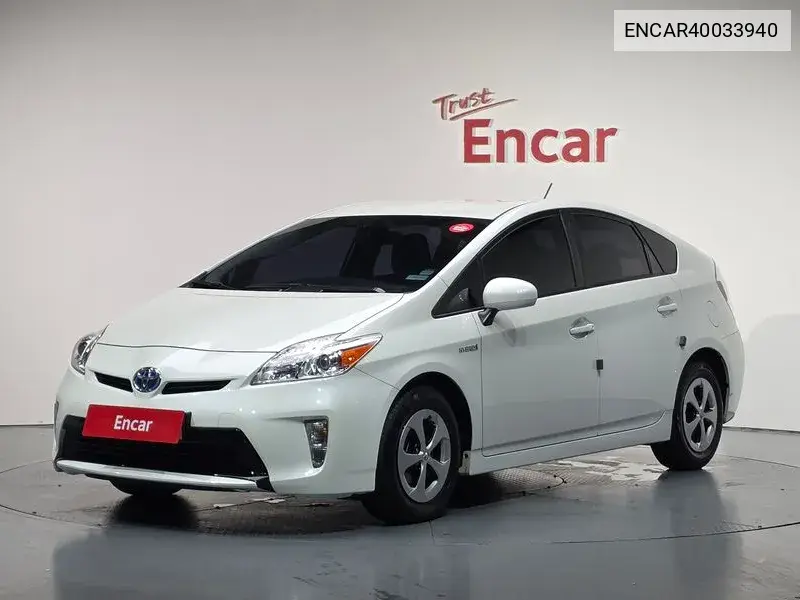 Toyota Prius 2015 года выпуска