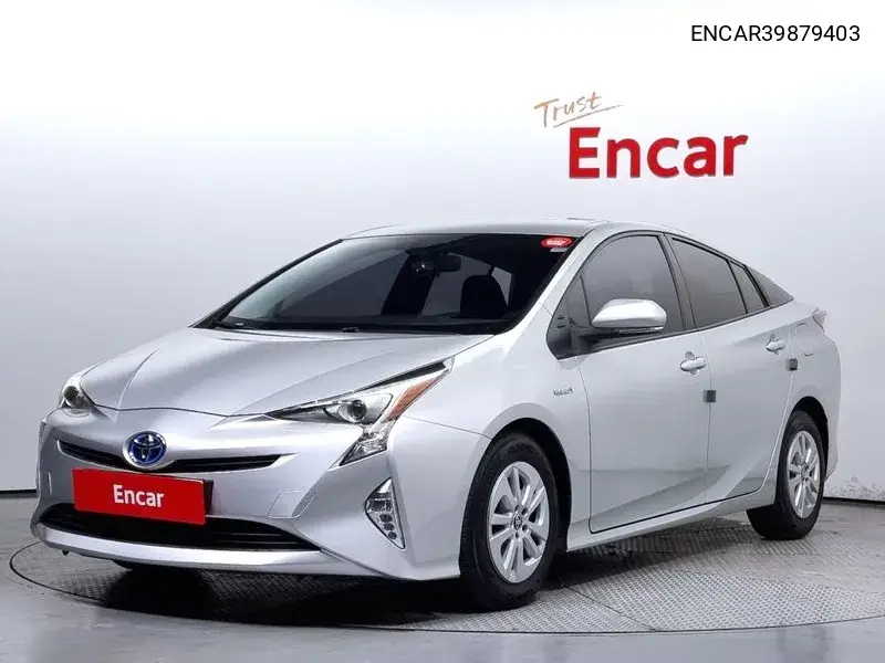 Toyota Prius 2016 года выпуска