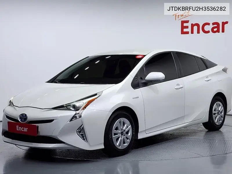 Toyota Prius 2016 года выпуска