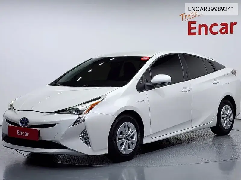 Toyota Prius 2016 года выпуска