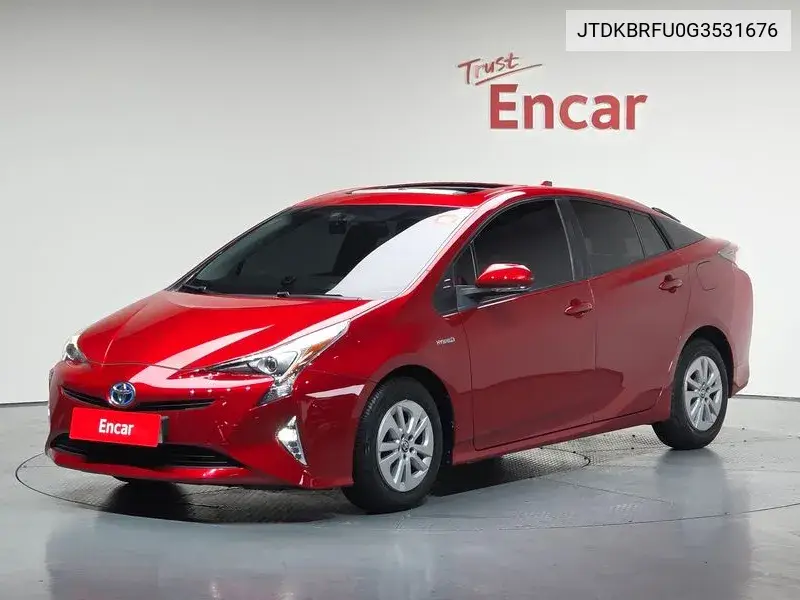 Toyota Prius 2016 года выпуска