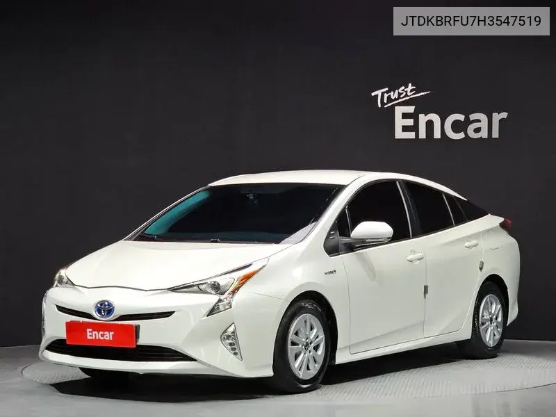 Toyota Prius 2017 года выпуска