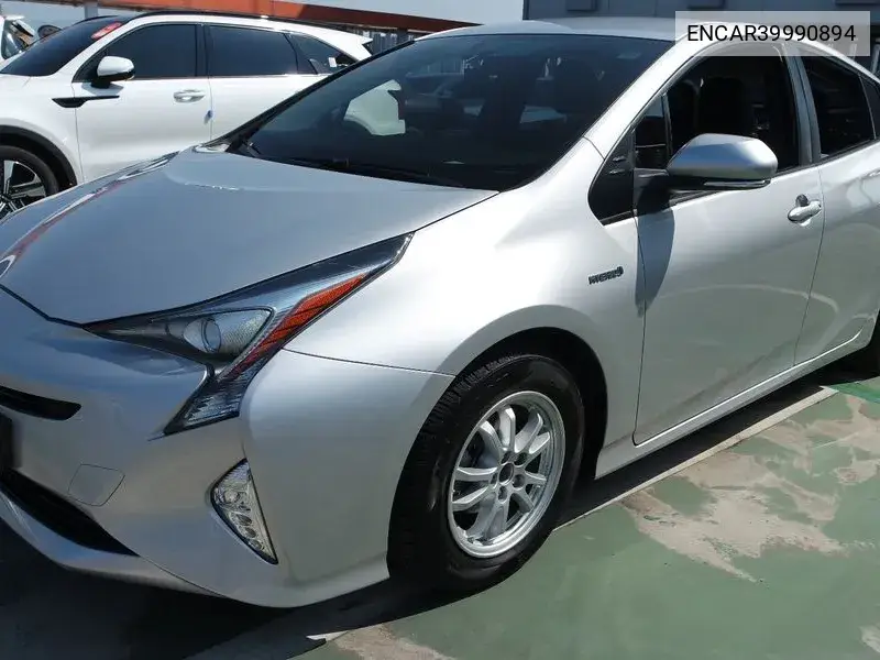 Toyota Prius 2017 года выпуска