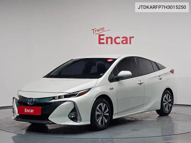 Toyota Prius 2017 года выпуска