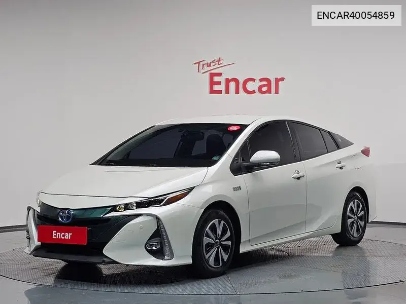 Toyota Prius 2017 года выпуска