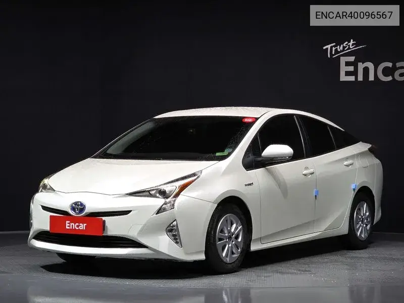 Toyota Prius 2017 года выпуска