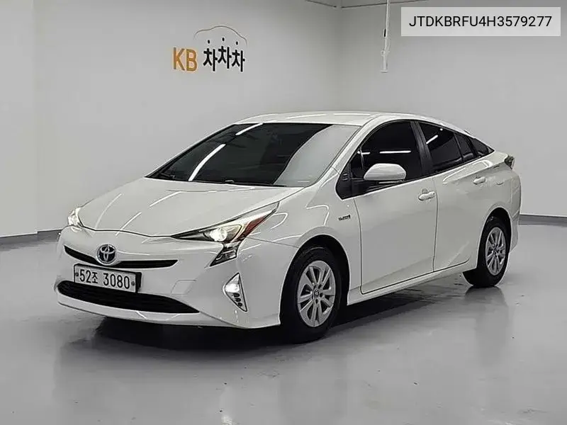 Toyota Prius 2017 года выпуска