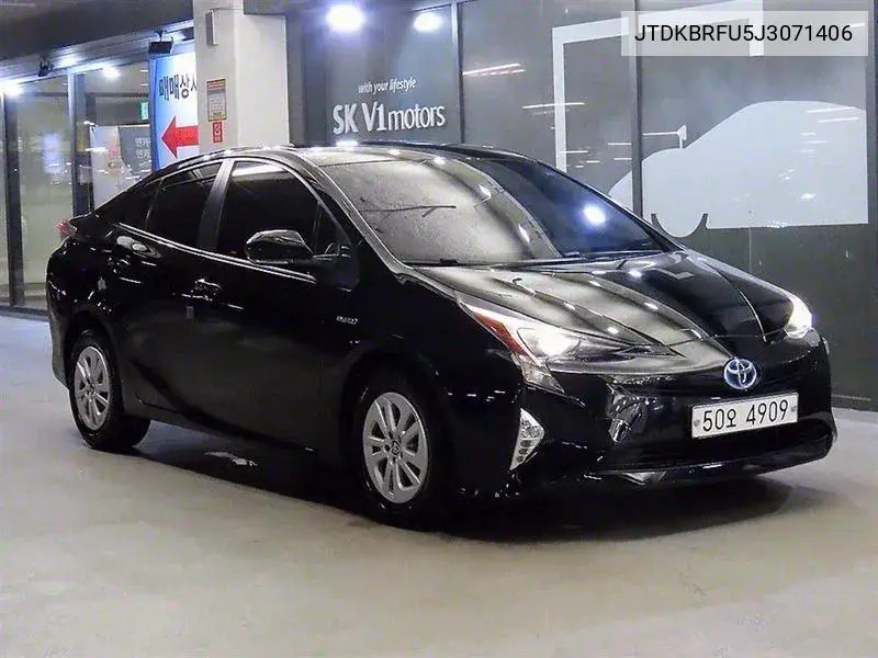 Toyota Prius 2018 года выпуска