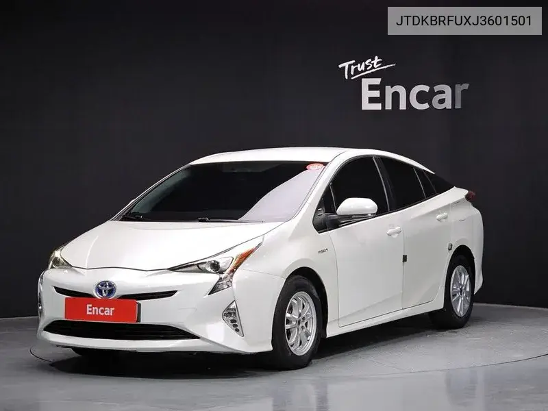 Toyota Prius 2018 года выпуска