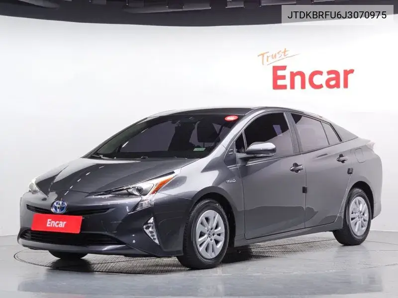 Toyota Prius 2018 года выпуска