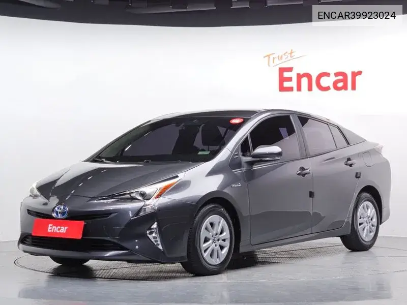 Toyota Prius 2018 года выпуска