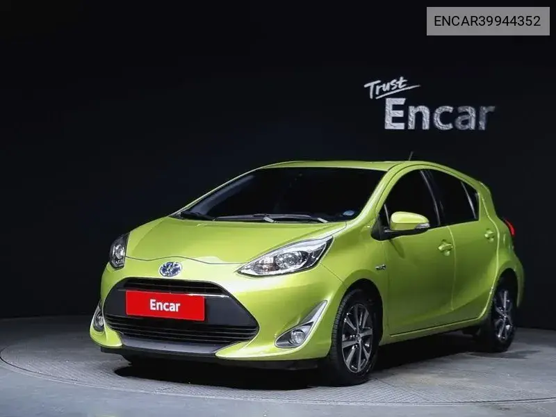 Toyota Prius 2018 года выпуска