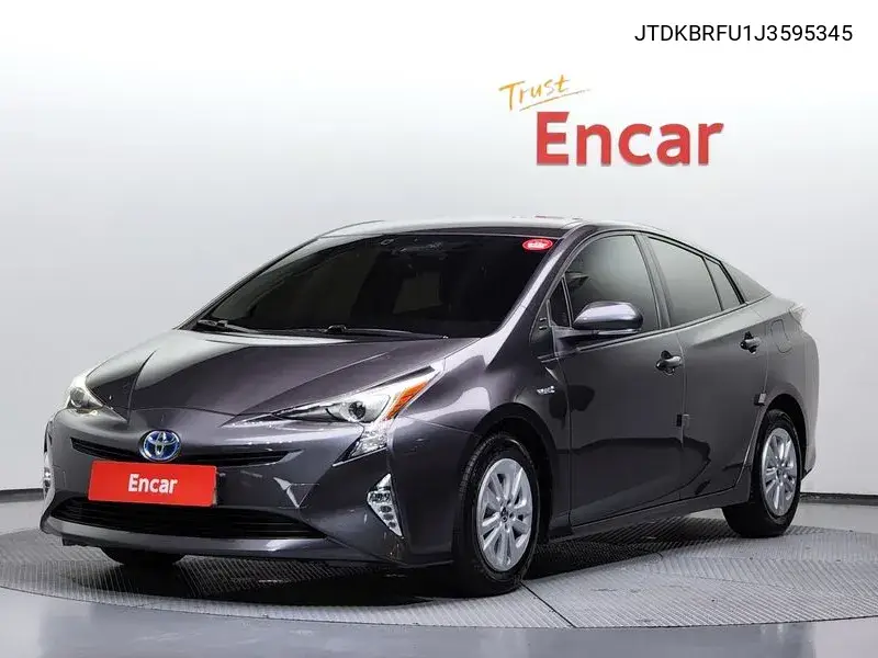 Toyota Prius 2018 года выпуска