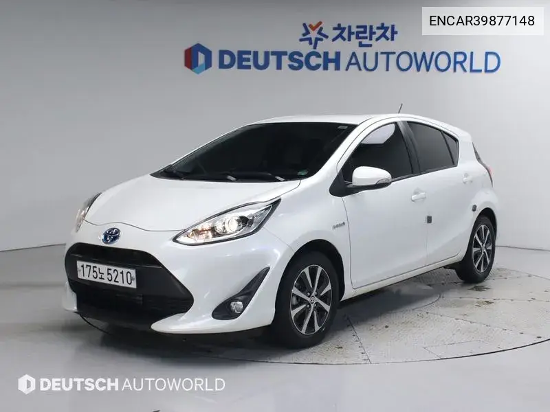 Toyota Prius 2019 года выпуска