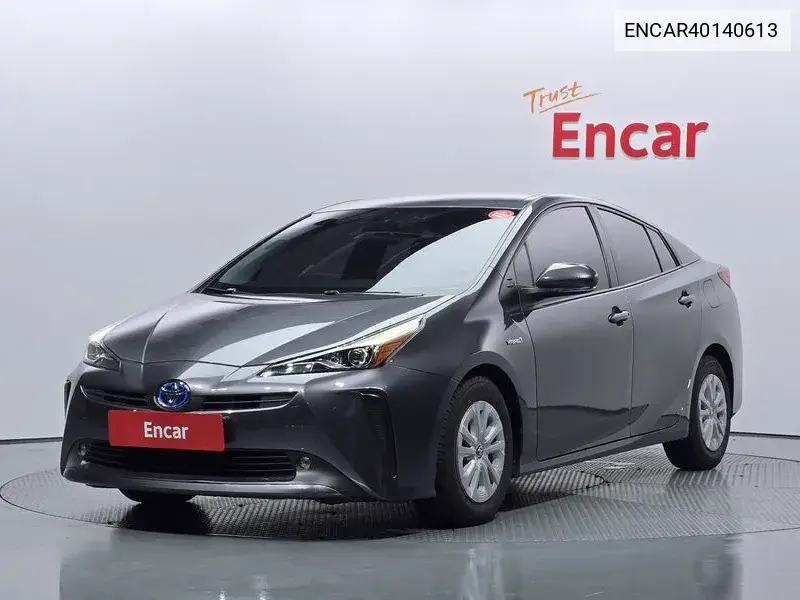 Toyota Prius 2019 года выпуска
