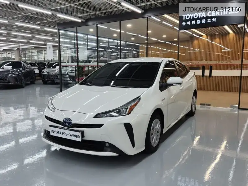 Toyota Prius 2020 года выпуска