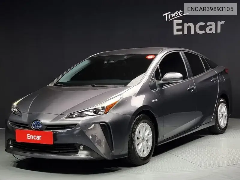 Toyota Prius 2021 года выпуска