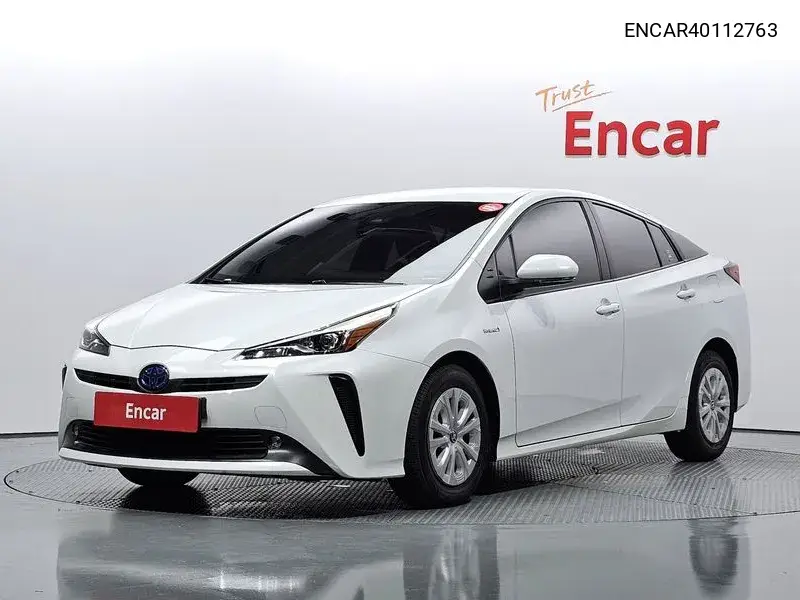 Toyota Prius 2021 года выпуска