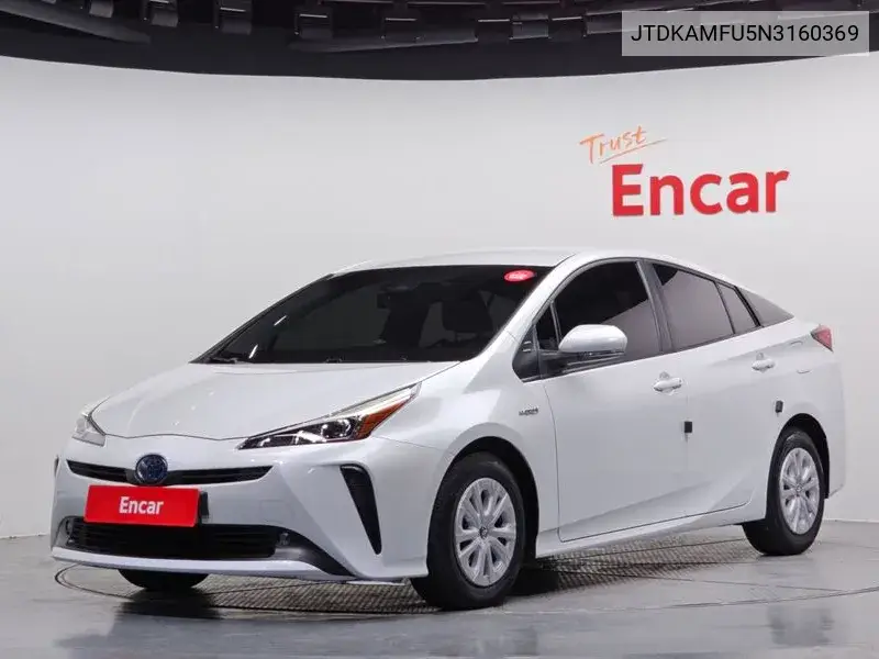 Toyota Prius 2021 года выпуска