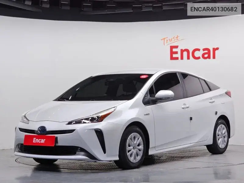 Toyota Prius 2021 года выпуска