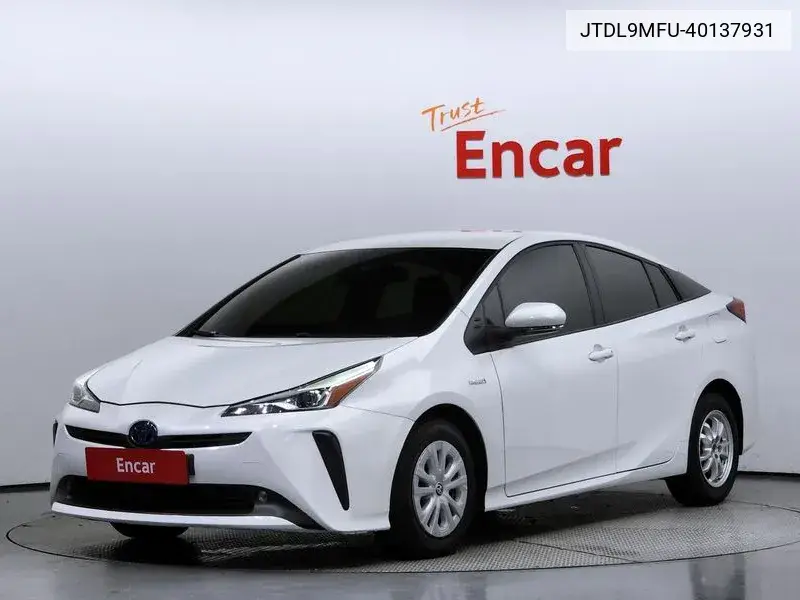 Toyota Prius 2021 года выпуска