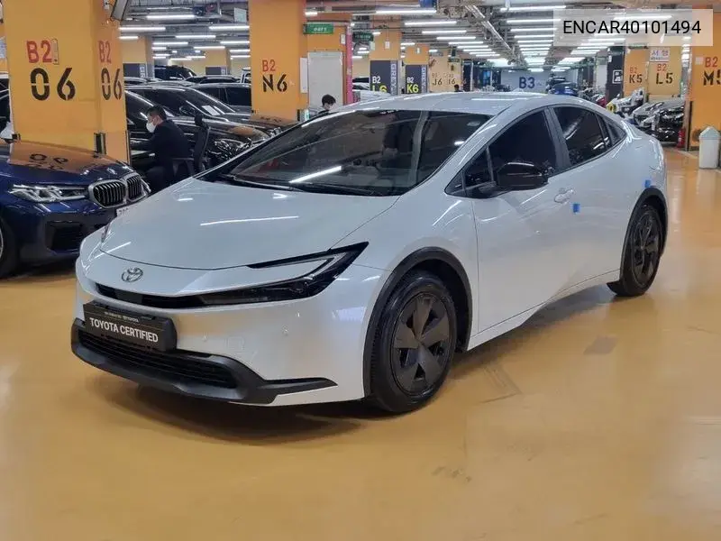 Toyota Prius 2023 года выпуска