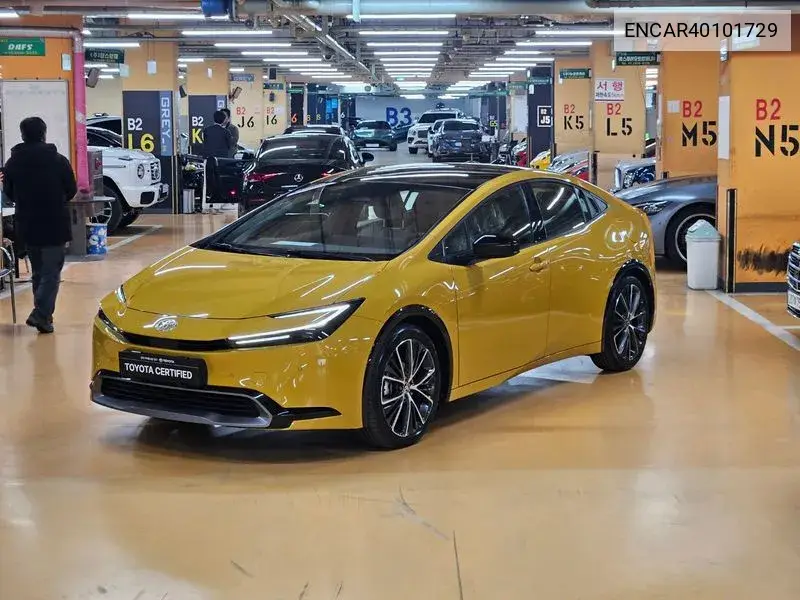 Toyota Prius 2023 года выпуска