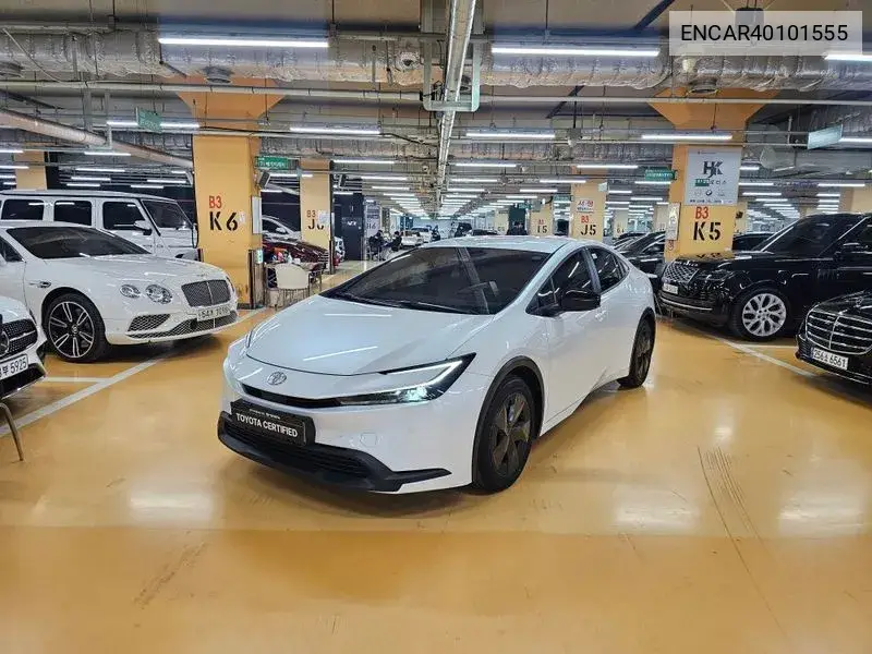 Toyota Prius 2024 года выпуска