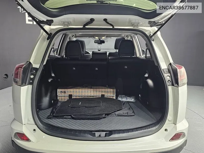 Toyota RAV 4 2015 года выпуска