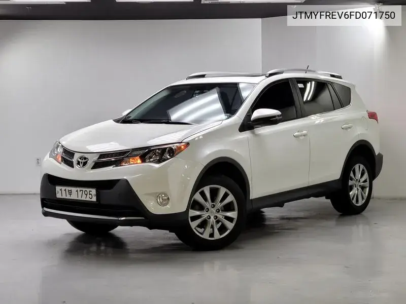 Toyota RAV 4 2015 года выпуска