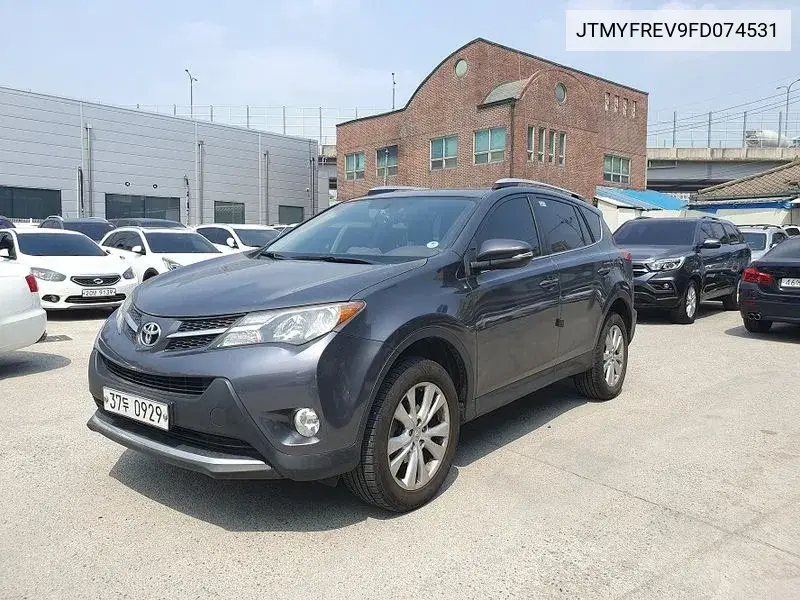 Toyota RAV 4 2015 года выпуска