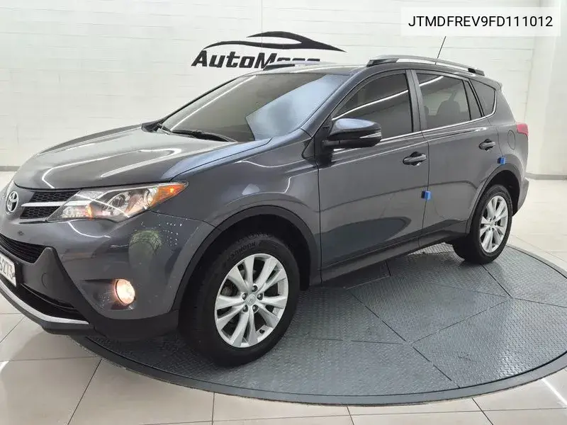 Toyota RAV 4 2015 года выпуска