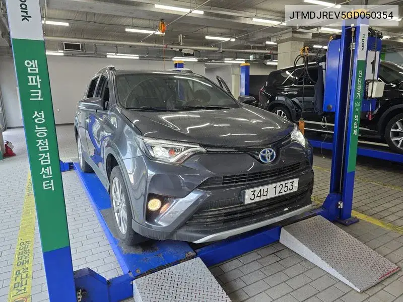 Toyota RAV 4 2016 года выпуска