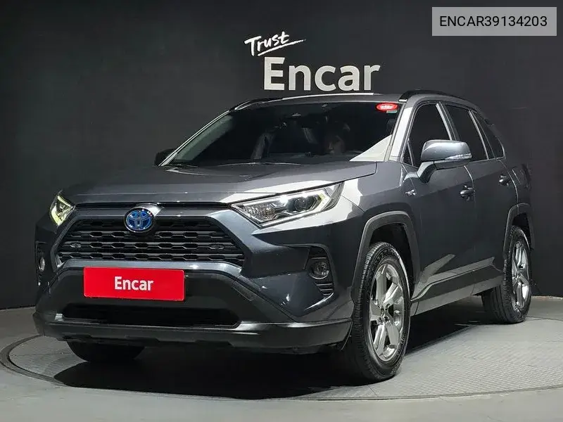 Toyota RAV 4 2021 года выпуска