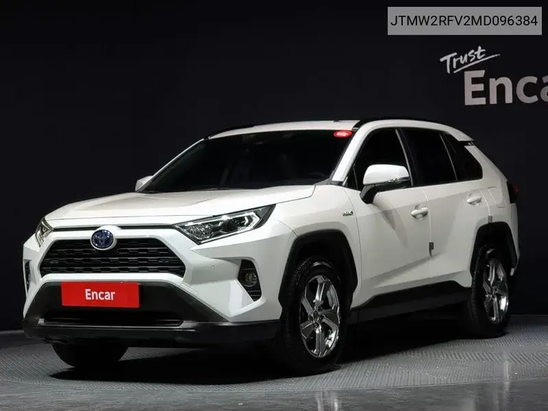 Toyota RAV 4 2021 года выпуска