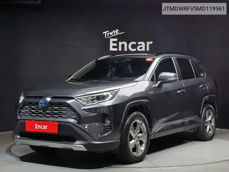 Toyota RAV 4 2021 года выпуска