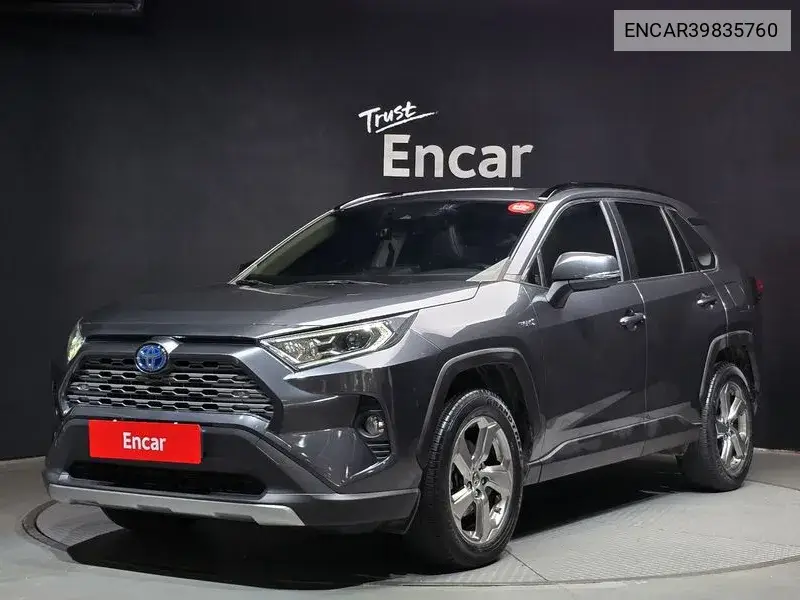 Toyota RAV 4 2021 года выпуска