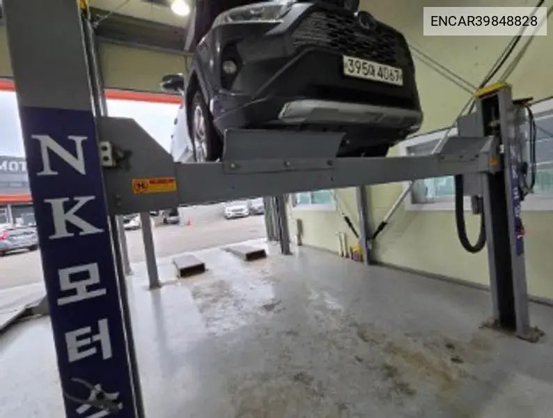 Toyota RAV 4 2021 года выпуска