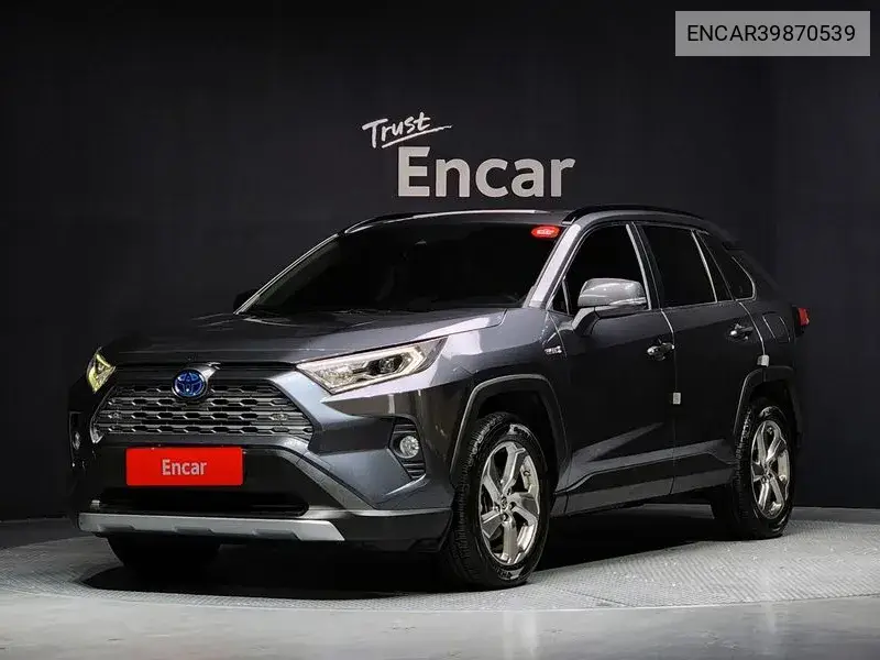 Toyota RAV 4 2021 года выпуска
